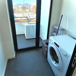 Charming And Bright Center Apartament Apartamento Tirana